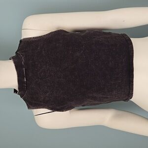 Forever 21 Seeveless Crop Tee